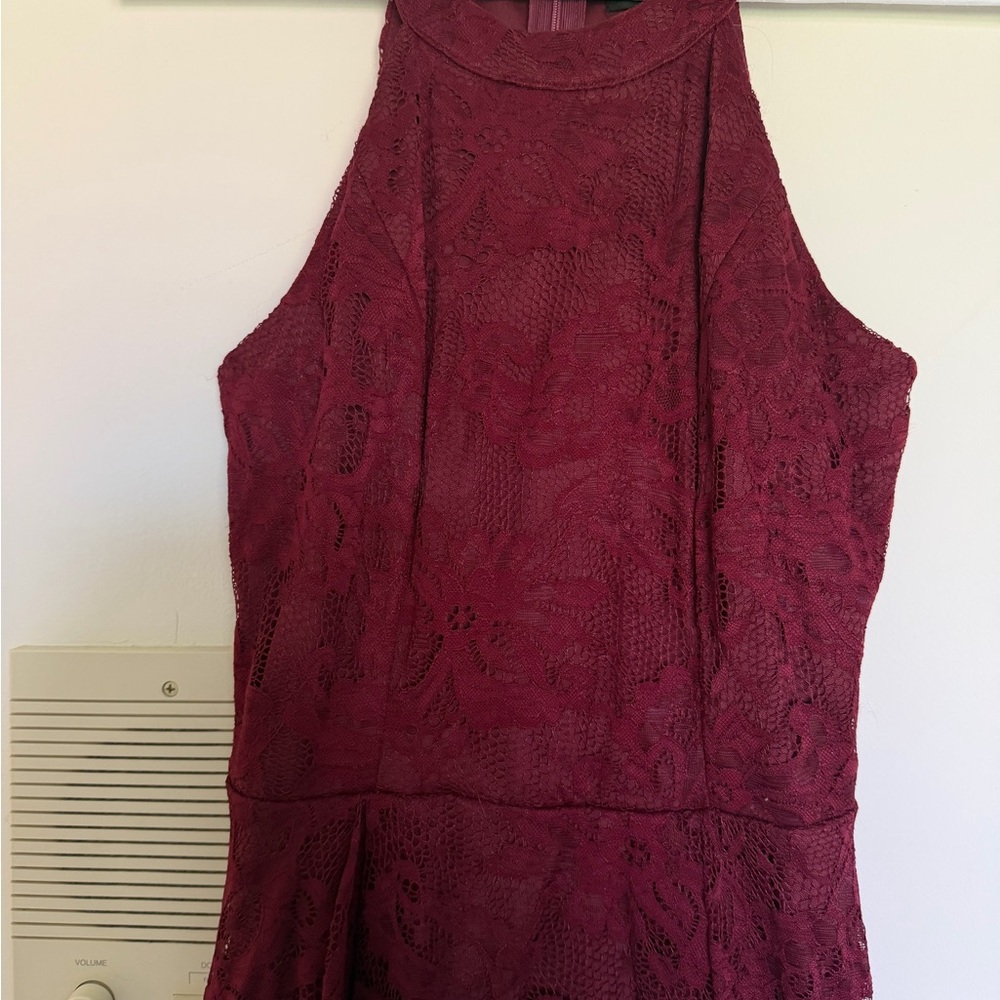 Sleeveless Lace High-Low Dress in Burgundy - Picture 3 of 5